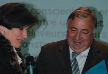 Gérard Larcher (président du Sénat) et Marianne Dutoit (présidente de la FNC).