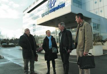Daniel Courval, Agnès Duyck, Philippe Marie et Patrice Lepainteur (FDSEA) ont rencontré lundi Marc Lecomte, représentant du Groupe Carrefour.