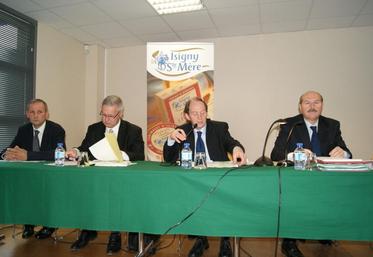 Jean-Louis Lesaulnier (au centre) a été désavoué lors des élections du tiers sortant, lors de l'assemblée générale vendredi. Il est remplacé par Jean Schmit (à l'extrême gauche).