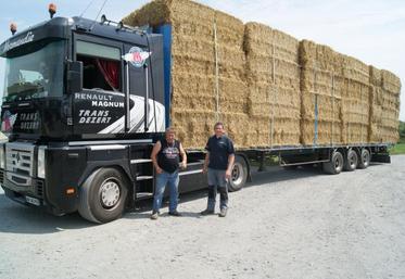 Fin août 2011, les premiers camions de paille arrivaient en provenance de l’Eurechez les éleveurs manchois.