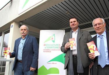 Daniel Génissel entouré de Xavier Trincot et Jacques Châtelier : production, transformation et distribution seront autour de la table à l’occasion de cette journée sollicitée par la DRAAF. «Nos maillons sont très dépendants les uns des autres», insiste-t-on du côté de la CRAN