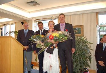 Pascal Férey et son épouse accompagné de Christian Jacob et Jean-François Le Grand.