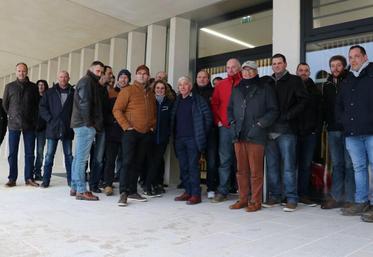 Plus d'une quarantaine de personnes sont venues apporter leur soutien aux cinq agriculteurs, jeudi 13 février 2020 au tribunal de grande instance de Caen.