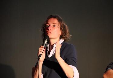 Sarah Singla a animé le débat après la projection du documentaire qu’elle a coproduit, Bienvenue les vers de terre. Agricultrice en Aveyron, elle est également formatrice en agroécologie. DR