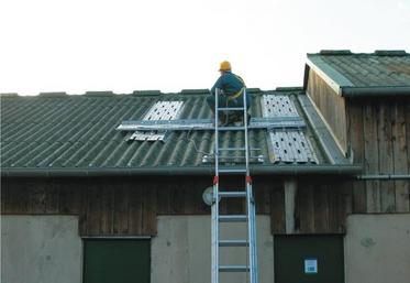 Le Sécuriplac permet de circuler et d’intervenir sur la toiture sans risque de traverser les plaques.