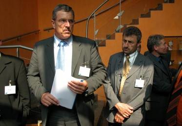 Pascal Férey et la loi sur l’eau: “le projet en l’état, qui est en discussion à l’assemblée nationale, ferait que tous les agriculteurs du département ayant réalisé leur mise aux normes seraient frappés d’une nouvelle taxe. Ce n’est pas normal que les éleveurs soient injustement pénalisés alors qu’ils ont contribué à la dépollution”.