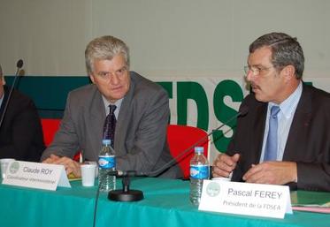 Claude Roy (à gauche), “l’agriculture sera incontournable pour développer un plan de valorisation de la biomasse”.