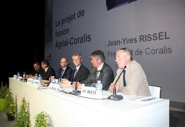 Les dirigeants d’Agrial avec à la tribune Nicolas Marie, président 	de la Copafelc (à gauche) et Jean-Yves Rissel, président de Coralis (au premier plan).