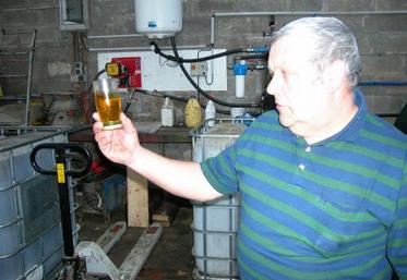 L’unité de pressage est capable de produire 1 200 litres d’huile et 3,5 T de tourteau par jour. Soit l’équivalent d’1ha70 de colza.