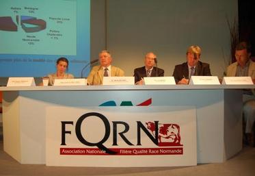 Michel Hamel, président de la structure, (au centre), finir les animaux, c'est satisfaire nos clients.