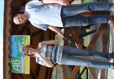 Patricia Bouffard et Benoît Lacroix, deux des gérants des “Fermiers Bio d’Isigny”. Les producteurs bio s’occupent de tout. “De la fourche à la fourchette”.