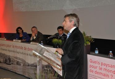 Laurent Beauvais, président de la Région Basse-Normandie, a évoqué le conflit entre l’individuel et le collectif avant d’indiquer “que les questions liées à l’environnement sont bien réelles. Il ne faut pas les diaboliser.”