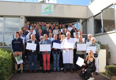 Plusieurs lauréats, parmi les 127 médaillés 2024, ont pris place, lundi 10 juin 2024, sur le perron de la Chambre d'agriculture de Normandie à Caen.