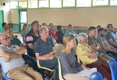Élus, agriculteurs et acteurs de la filière bois étaient réunis le 26 juin à Hudimesnil pour partager la volonté de créer une filière bois énergie bocager.