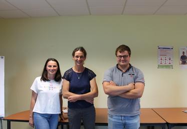 De gauche à droite : Chloé Pierre, conseillère à la Chambre à Bayeux ; Astrid Granger, agricultrice et élue à la CA14 et Benjamin Dussous, chef de culture dans une ferme du Bessin.