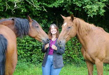 Cette activité équine n'est pas la seule pour Pauline et son compagnon Pierre, menuisier. Ces derniers sont famille d'accueil depuis quelques années.