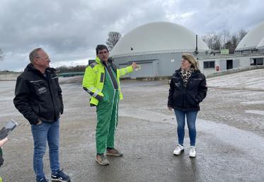 Jean-Yves Hamel, Bruno et Nicole Legeard sont les agriculteurs à l'initiative de la création de l'unité de méthanisation par injection aux portes de leur exploitation.