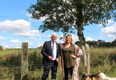 Hervé Morin, président de la Région Normandie, a visité la plantation de poivre : Petite Rivière, de Marine Rivière.