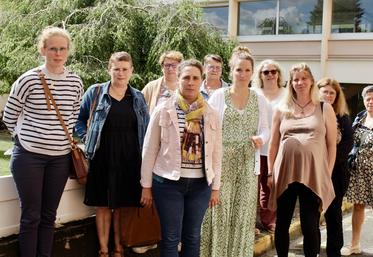 Le bureau et les membres de la commission des agricultrices de l'Orne, créée mercredi 4 septembre 2024 à Alençon. Sa présidente étant Blandine Crison, au centre, en vert. À sa gauche, Alexandra Gouello, et à sa droite, Chloé Herman-Pilouer, vice-présidentes. Tout à gauche, Elise Fokker, secrétaire.