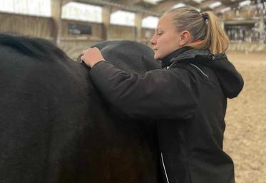 Camille Duyck est ostéopathe pour les animaux. Une passion devenue son métier depuis septembre 2024 et qu'elle exerce en rural comme en mixte (animaux domestiques).