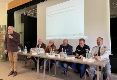 La Fédération des chasseurs du Calvados (FDC14) a organisé une rencontre inédite, mardi 6 mai en lien avec l'UAMC, l'OFB, la DDTM et le Groupement de la gendarmerie du Calvados.