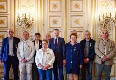 Vendredi 16 mai, le préfet du Calvados, Stéphane Bredin, a remis la médaille du Mérite agricole à neuf récipiendaires.