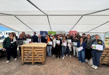 Le 16 mai, les producteurs et artisans dont leurs produits ont été labellisés par Manche Terroirs, ont reçu officiellement leur diplôme qu'ils vont afficher fièrement à la vue de leurs clients.