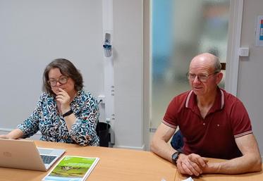 Laurent Deguelle, président de la section "agriculture biologique" de la FDSEA, aux côtés de Caroline Tostain, conseillère en AB à la Chambre d'agriculture.