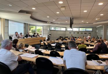 "La DDTM se tient à la disposition des exploitants pour traiter les différents cas", a signalé la directrice en faisant référence aux intempéries du 13 juin dernier dans le département.