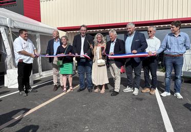 Hervé Marie, président de Farago Manche Calvados, aux côtés de Jonathan Lenourichel, président du GDS du Calvados, a inauguré les nouveaux locaux, en présence des élus du territoire.