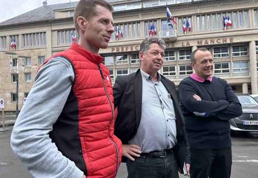 Luc Chardine, président des Jeunes agriculteurs de la Manche, Jean-Michel Hamel, et Rémi Paugam, respectivement président et secrétaire général de la FDSEA de la Manche, ont rencontré le préfet de la Manche le 27 mai au lendemain du vote de la motion de rejet du projet de loi dite "Entraves".