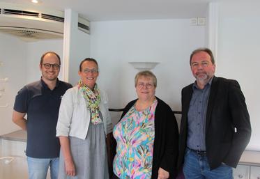 De gauche à droite, Yoann Corigliano et Anne Pelletier, salariés chez Réagir, Christine Dumont, présidente de l'association et Jean-Yves Heurtin, président de la Chambre d'agriculture du Calvados.
