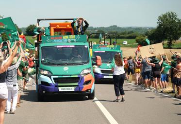 La caravane s'est élancée deux heures avant les coureurs lors de l'étape 6, allant de Bayeux à Vire.