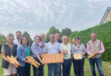 La Maison des boulangers, Réo et les Jambons de Lessay s'associent pour créer le casse-croûte spécial foire de Lessay.