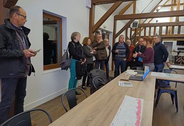 Une réunion publique concernant la réalisation de pistes cyclables dans le secteur du Pays d'Auge s'est tenue mardi 28 octobre 2025, en présence de la FDSEA 14.