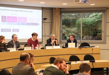 De gauche à droite : Clotilde Eudier, vice-présidente de la Région Normandie, Sylvain Vedel, directeur de la Draaf Normandie, Sébastien Windsor, président des Can et des Chambre d'agriculture France et Serge Castel, délégué interministériel au développement de la Vallée de la Seine.