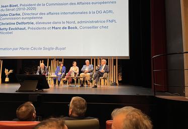 "Après transformation du lait français, la valeur ajoutée créée et exportée n'est malheureusement pas automatiquement répercutée à l'amont de la filière : aux éleveurs", déplore Christine Delfortrie, productrice de lait pour Danone à Tourcoing (59) et administratrice à la FNPL.