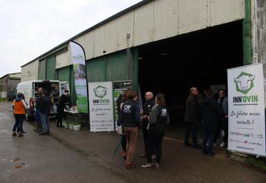 Sur l'exploitation agricole du lycée Pierre Corneille au Neubourg, la journée Inn'ovin a accueilli 22 partenaires.