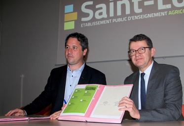 Marc Chappuis et François Rihouet ont paraphé une charte qui répond à une demande forte du terrain : limiter la pression des contrôles sur place à une seule visite annuelle par exploitation