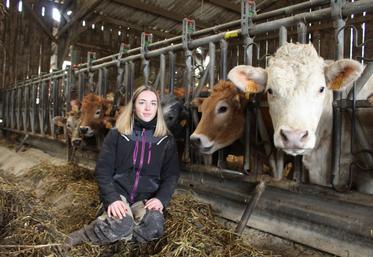 Agathe Hesloin dans l'Orne, souhaite devenir miss agricole 2026. Passionnée d'élevage, elle partage son temps sur deux fermes ornaises.