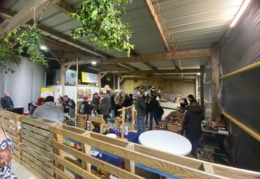 La foule a apprécié la restauration et les boissons chaudes proposées par les food-trucks invités par Claire-Marie et Frédéric.