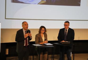 Pascal Loiseau et Sylvie Le Dilly, respectivement, directeur général et présidente de Groupama Centre Manche, aux côtés de Stéphane Labarrière, président de la fédération du Calvados.