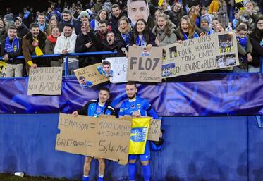 "Ce qui me reste, ce sont les supporters derrière nous tout au long de la partie", admet Florian Lemasson, à gauche. 