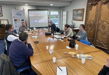 Les agriculteurs et les entreprises de travaux agricoles sont invités à prendre part à l'aventure NFA (Normandie filière algues) en intégrant la partie amont du processus qui concerne la gestion de l'épandage, du séchage, du conditionnement et du stockage des algues collectées sur le littoral normand.