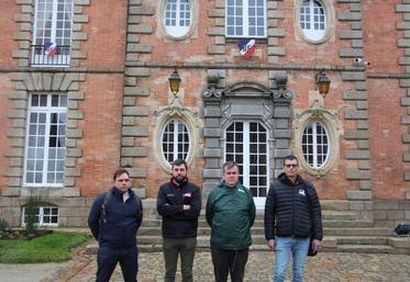 Alexandre Sauques, porte-parole de la Confédération Paysanne de l'Orne, Armand Prod'homme, coprésident des JA, Sylvain Delye, Président de la FDSEA 61 et Thierry Coupey, Président de la Coordination rurale se sont entretenus lundi 12 janvier 2026 avec le préfet Hervé Tourmente, à Alençon, à la suite de l'accord entre l'UE et le Mercosur qui sera signé samedi 17 janvier 2026.