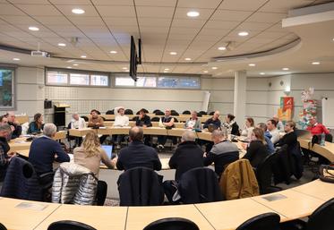 Parmi les représentants d'OP présents, il y avait Christophe Lesouef, président de l'OPNC ; Charles Deparis, vice-président de l'OP Gillot ; Loïc Adam, président de France OP lait et de l'OP Mont Blanc ; Landry Rivière, vice-président de l'OP Ouest'lait ; Emmanuel Gavelle, président de l'UPLBP ainsi que Benoît Haquet, membre de l'OP Cap'lait.