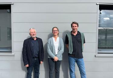 Les FDSEA du Calvados et de la Manche s'unissent pour accueillir le 80e congrès de la FNSEA en 2026 avec entre autres Alain Lebaudy, responsable des bénévoles, Nadège Mahé, vice-présidente de la FDSEA 50 et Guillaume Férey, secrétaire général de la FDSEA 14.