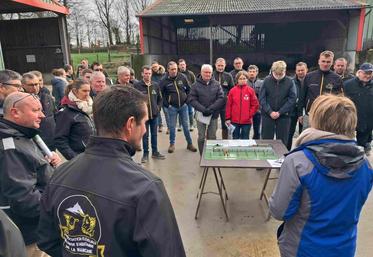 L'assemblée générale des éleveurs Blonde d'Aquitaine de la Manche a eu lieu chez Vanessa et Arnaud Pottier de Sourdeval, avec une intervention de la MSA sur l'aide octroyée pour des parcs de contention.