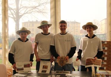 Simon, Lucas, Arthur et Pierre ont animé un atelier consacré au lin et au chanvre.