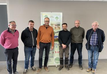 Sylvestre Bertucelli, Pierre-Marie Battais, Xavier Hay, Alexandre Hardy, Sylvain Decaen et Jean-Luc Leblond ont assisté à la 1re rencontre de la section maraîchage de la FDSEA.